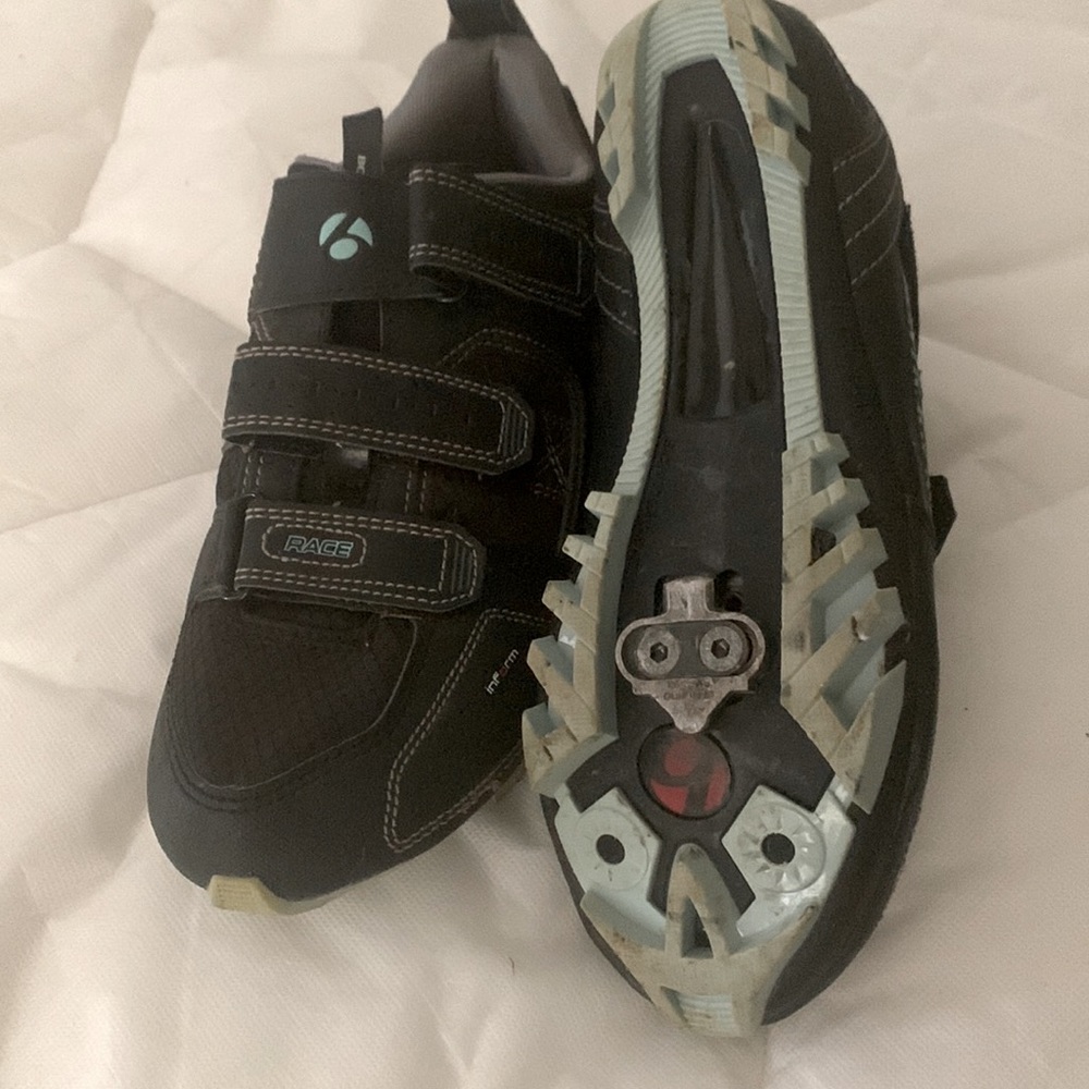 Bontrager mesh cycling shoes with clips